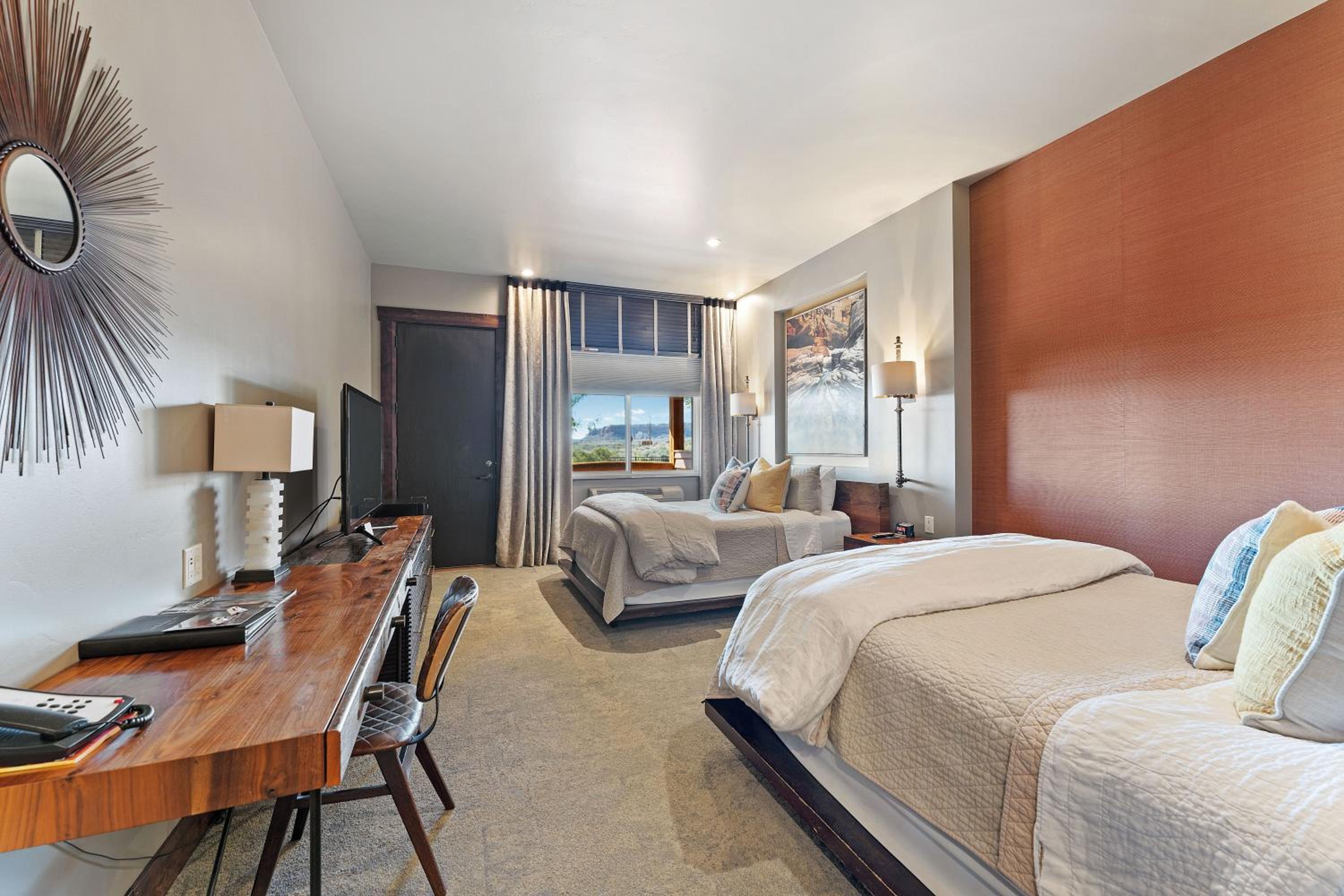 غرفة سوبيريور بسريرين كوين، Desert Rose Resort & Cabins 2/6
