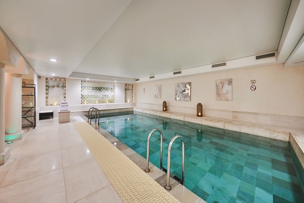 swimming pool spa