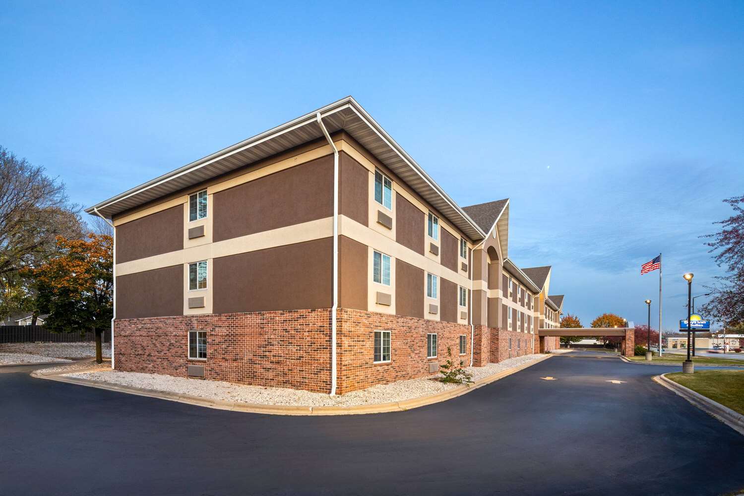 Days Inn & Suites by Wyndham Green Bay WI. 2/38