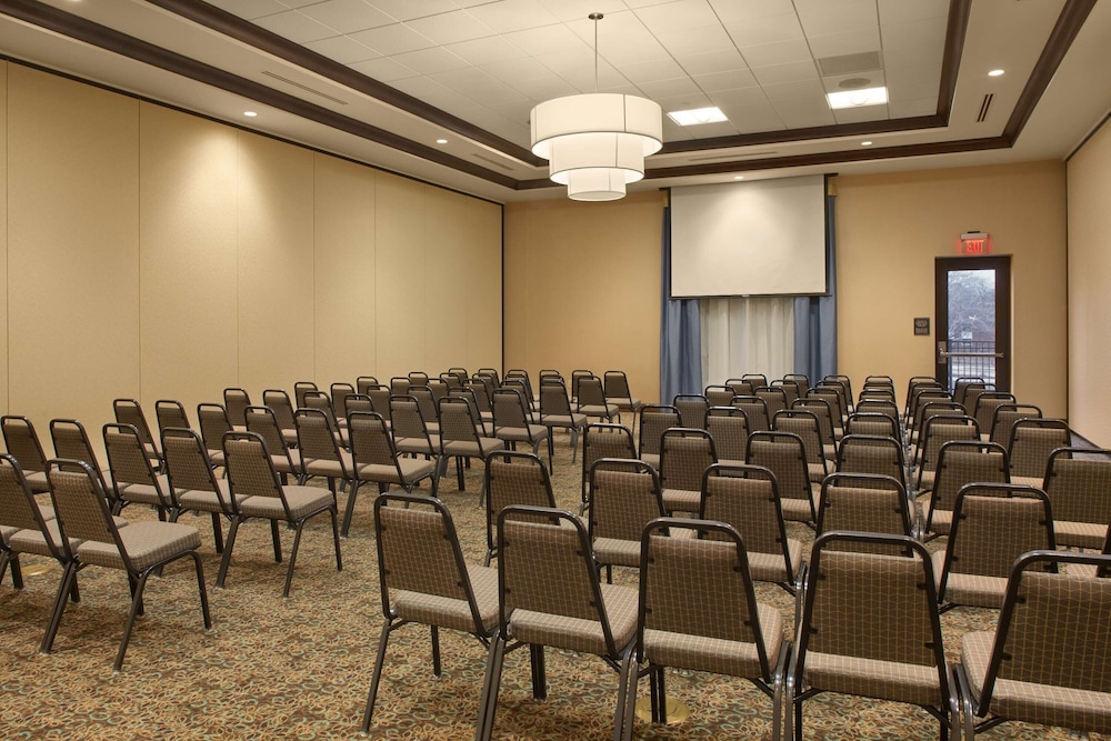 Hilton Garden Inn Akron 57/77