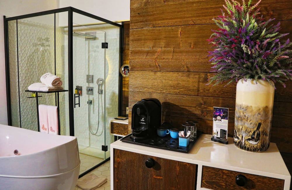 Cephanelik Butik Hotel 58/63