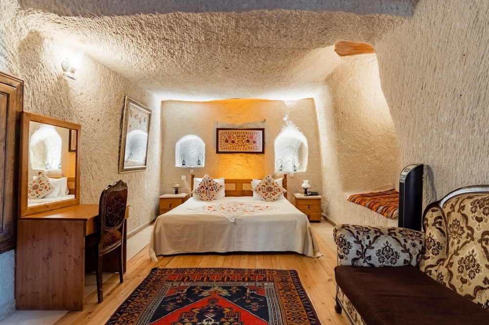 Amber Cave Suites 21/76