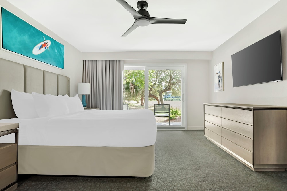 2 Bedrooms, King Bed, 1 King and 2 Queen Beds, 2 Queen Beds, Golf Course View