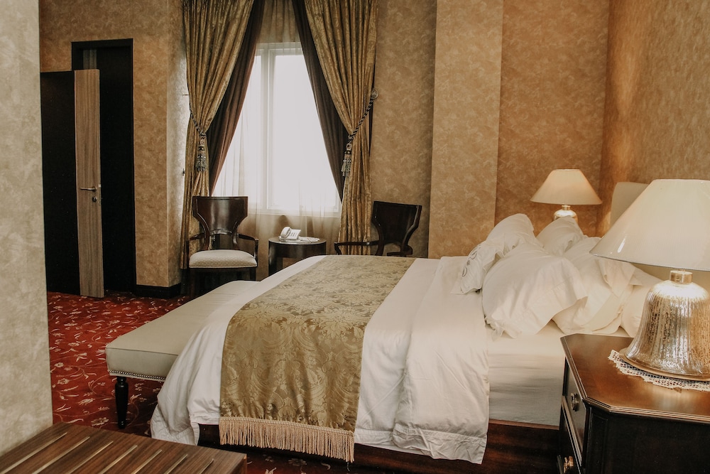 Grand Q Hotel Gorontalo 16/46