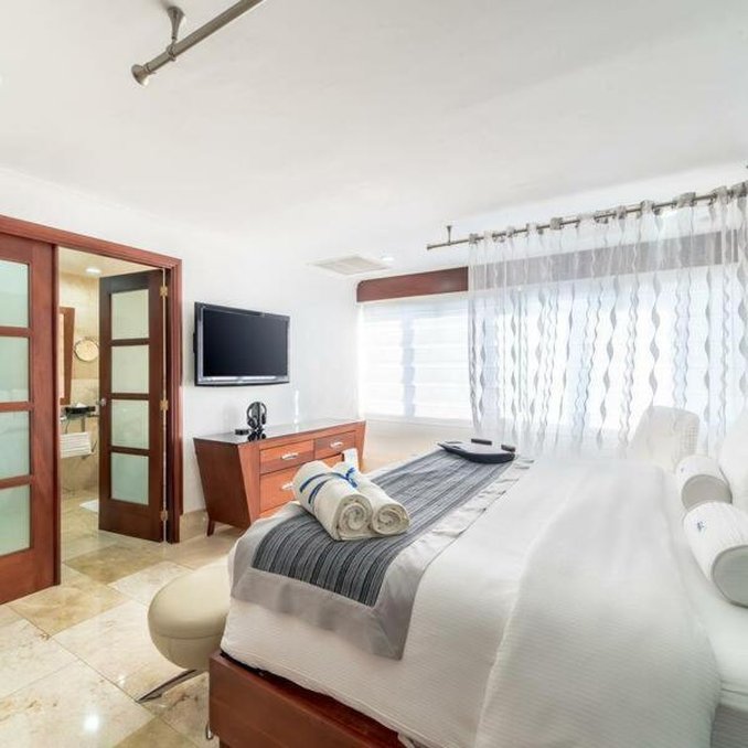 Hodelpa Gran Almirante Hotel & Casino 10/40