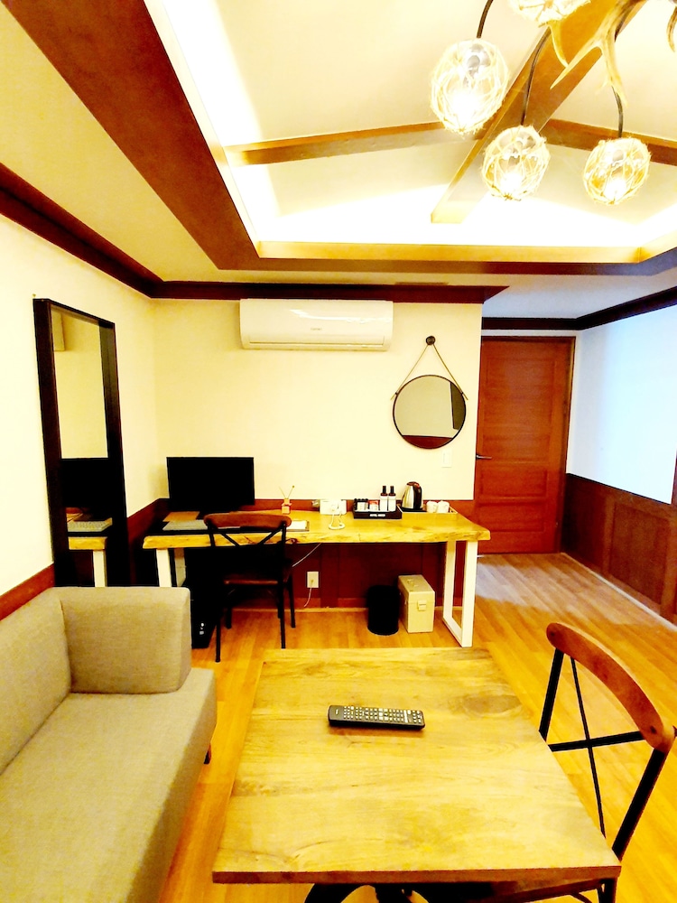 Uneed Hotel 6/60