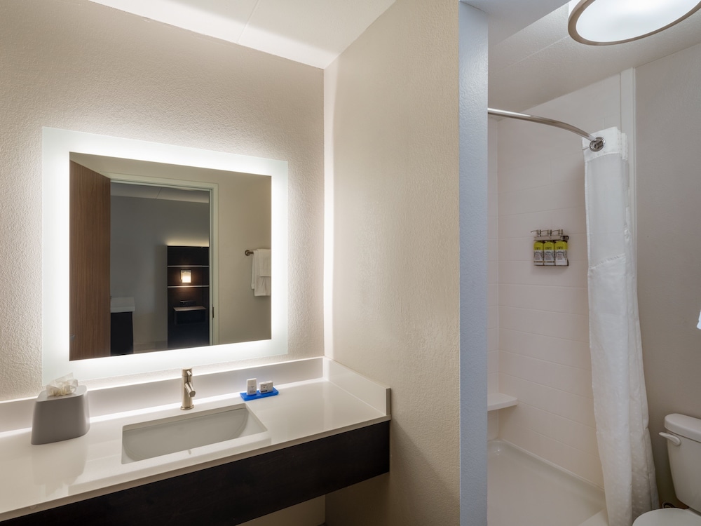Holiday Inn Express Minneapolis West Plymouth 24/52