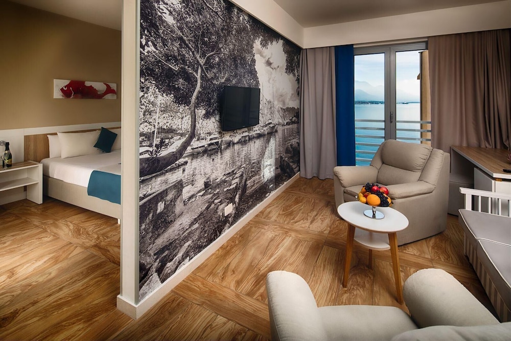 Carine Hotel Delfin 21/40