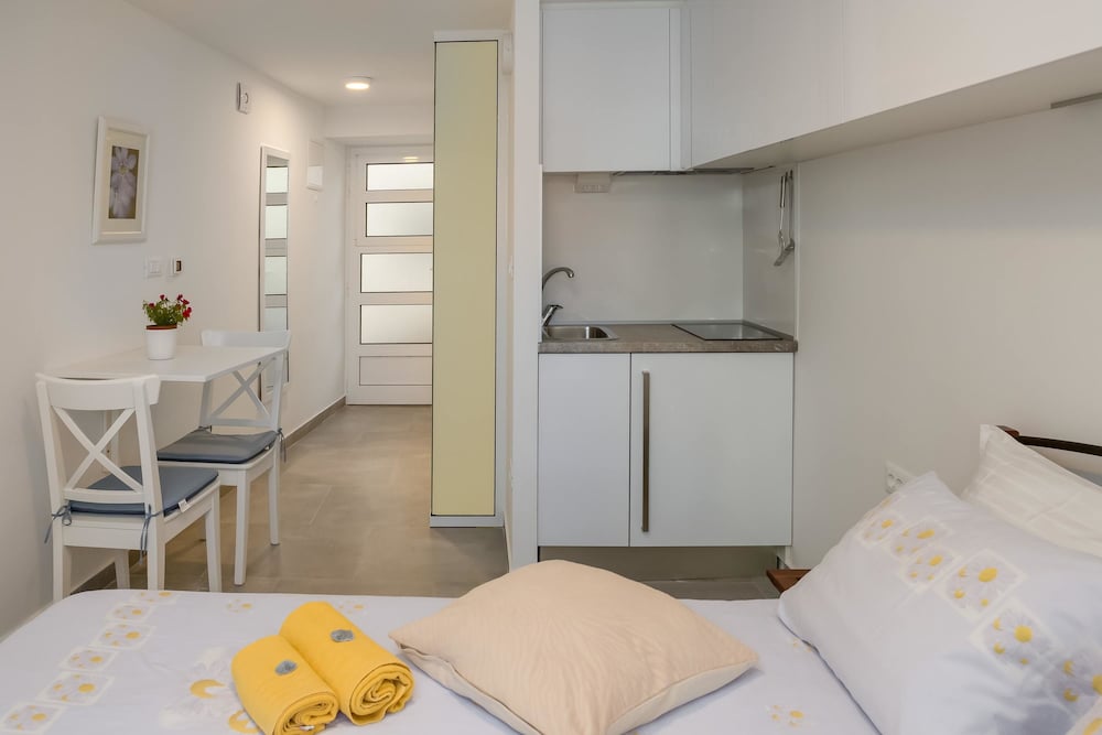 Split Center Suites 22/66