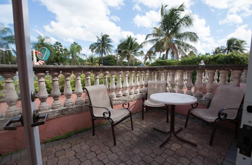 Miami Gardens Inn and Suites 23/30