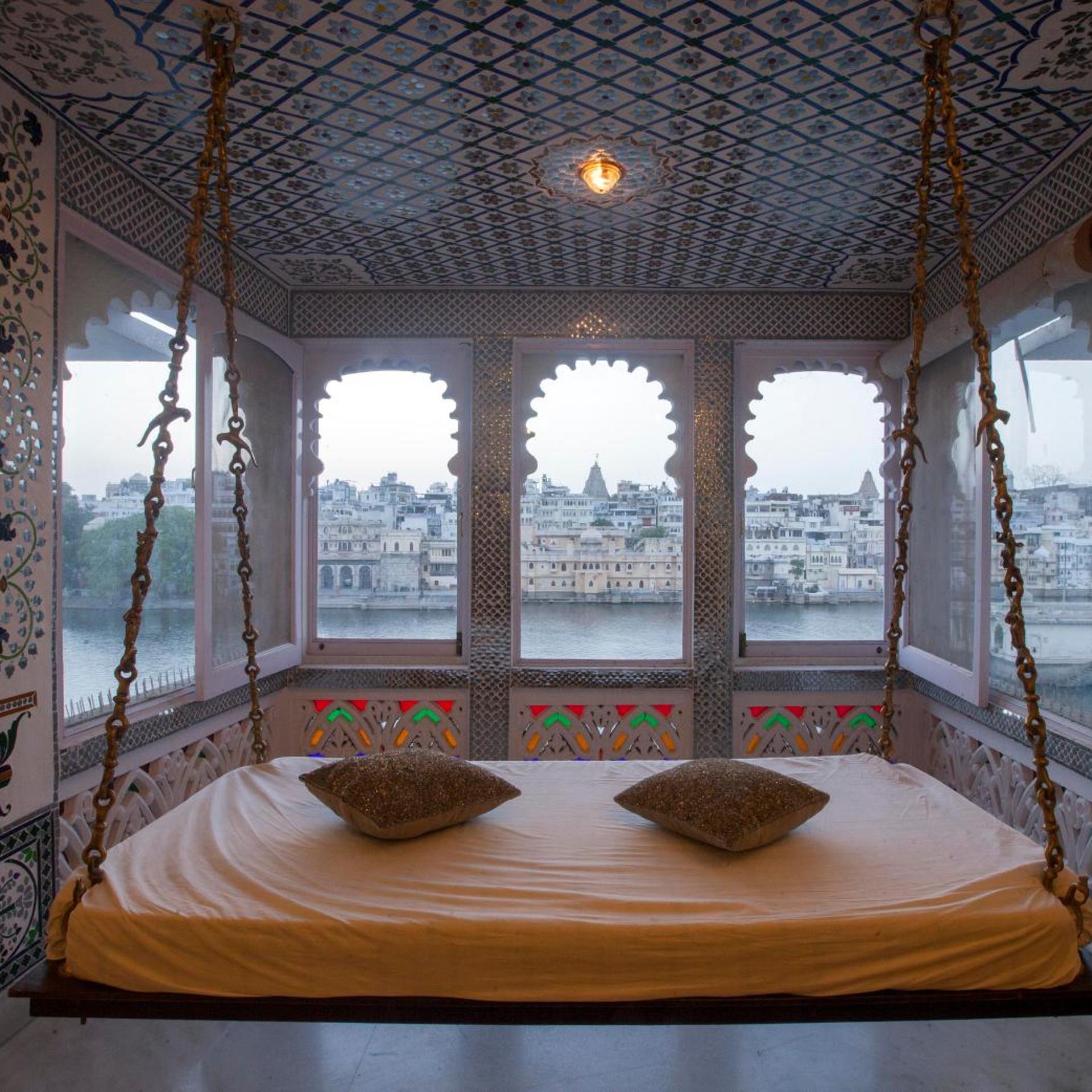 Lake Pichola Hotel 16/25