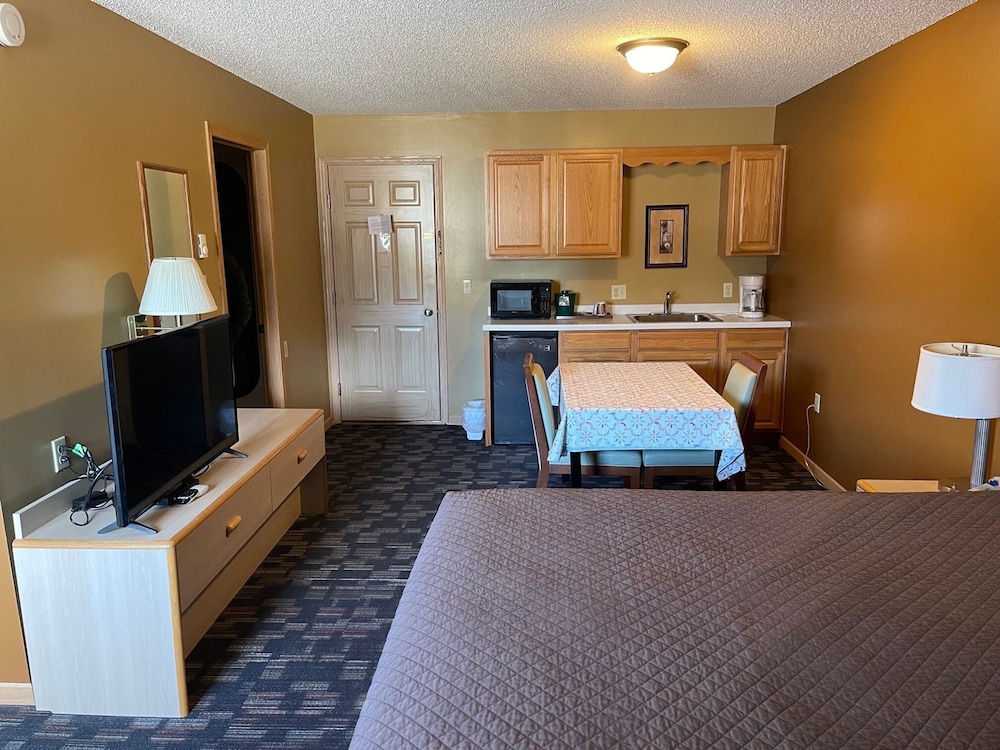 Lakeside Motor Inn 2/26