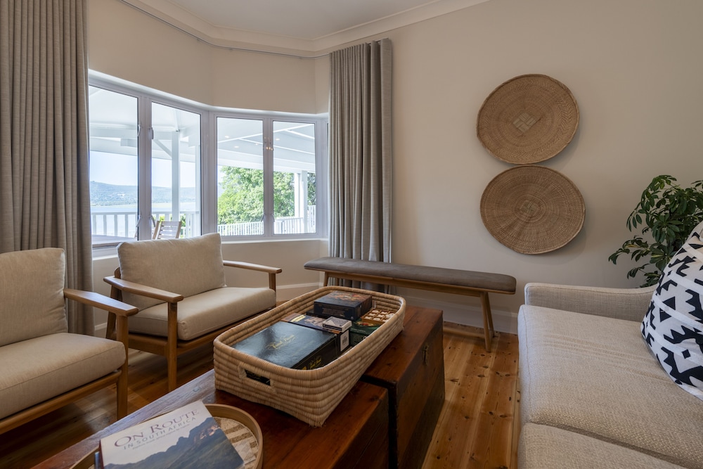Hide Away Guest House 50/70