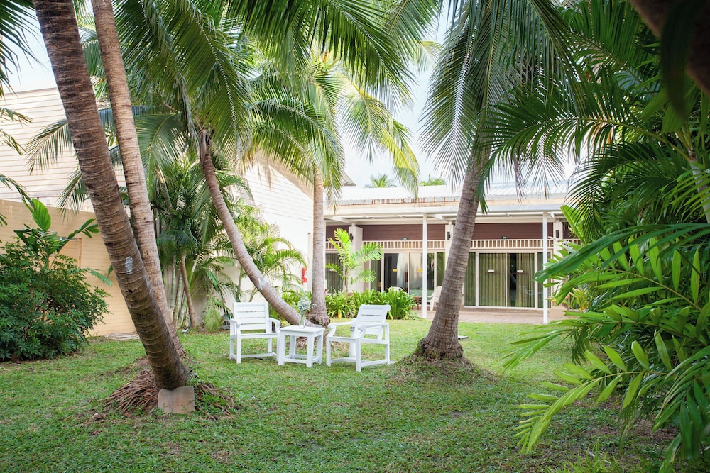 Al's Resort 69/71