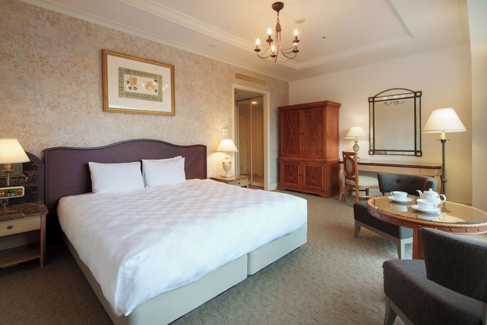 Luxury, Queen Bed