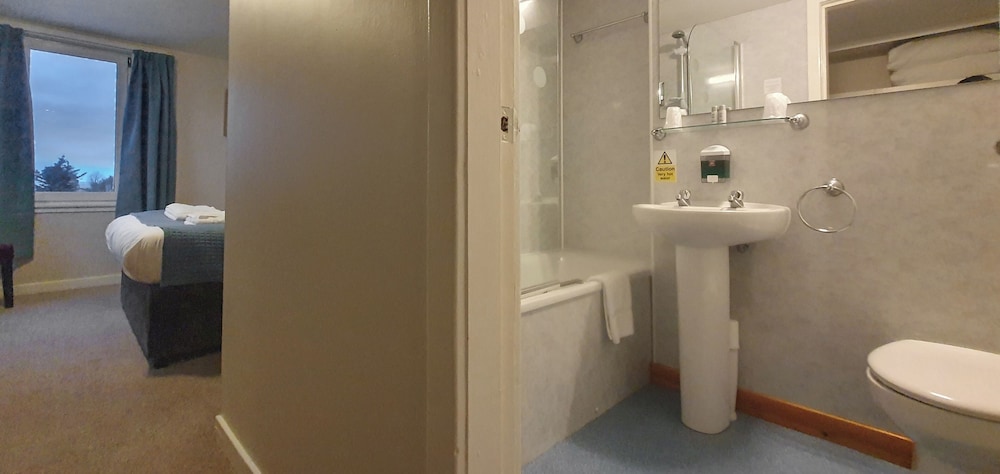 Brae Hotel 47/50