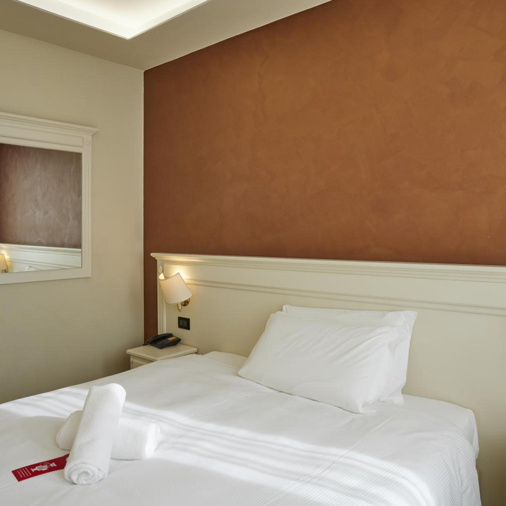 Room, Double Bed