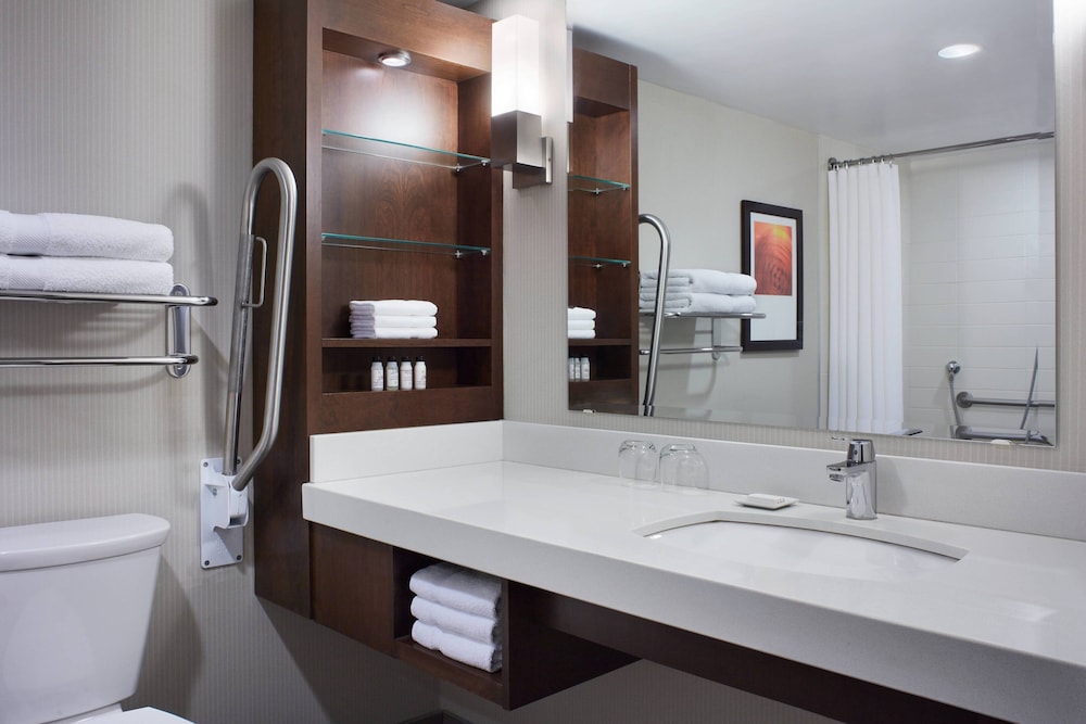 Delta Hotels By Marriott Fredericton 6/37