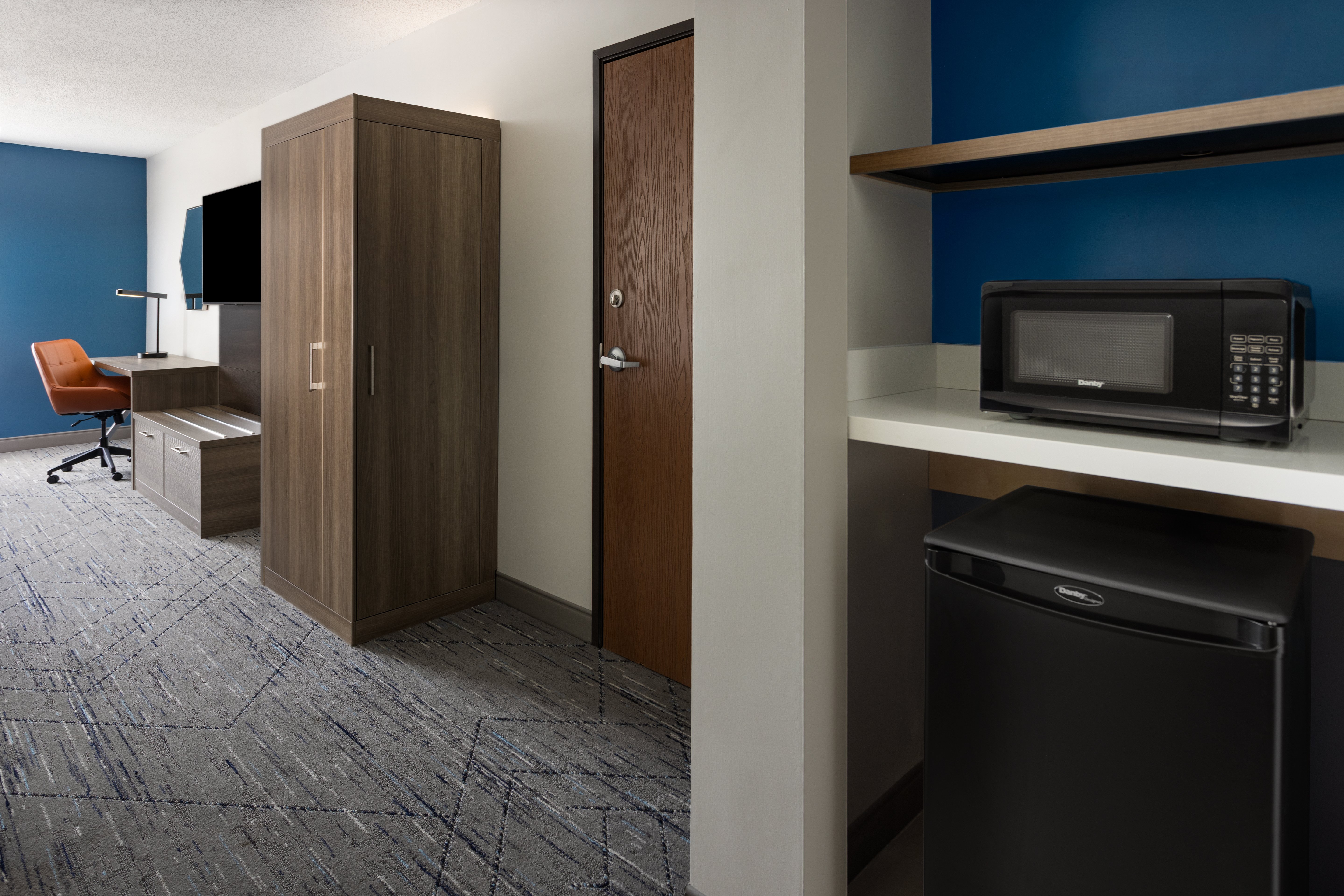 Holiday Inn Express Hotel Suites Meriden 45/50