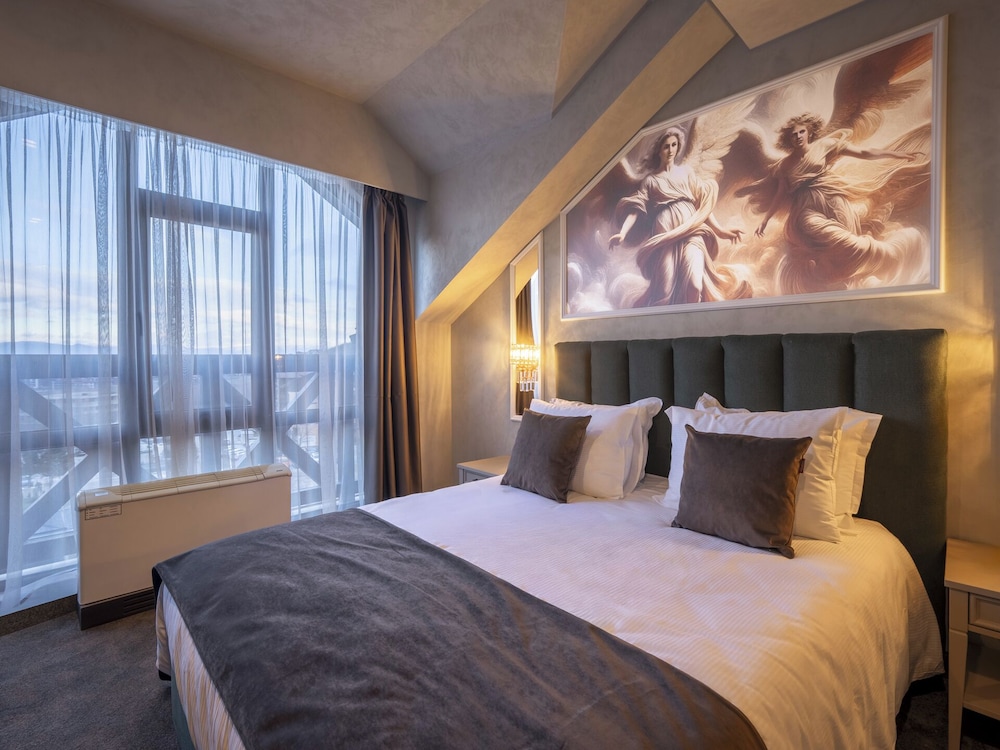 Deluxe, Double Bed, Mountain View