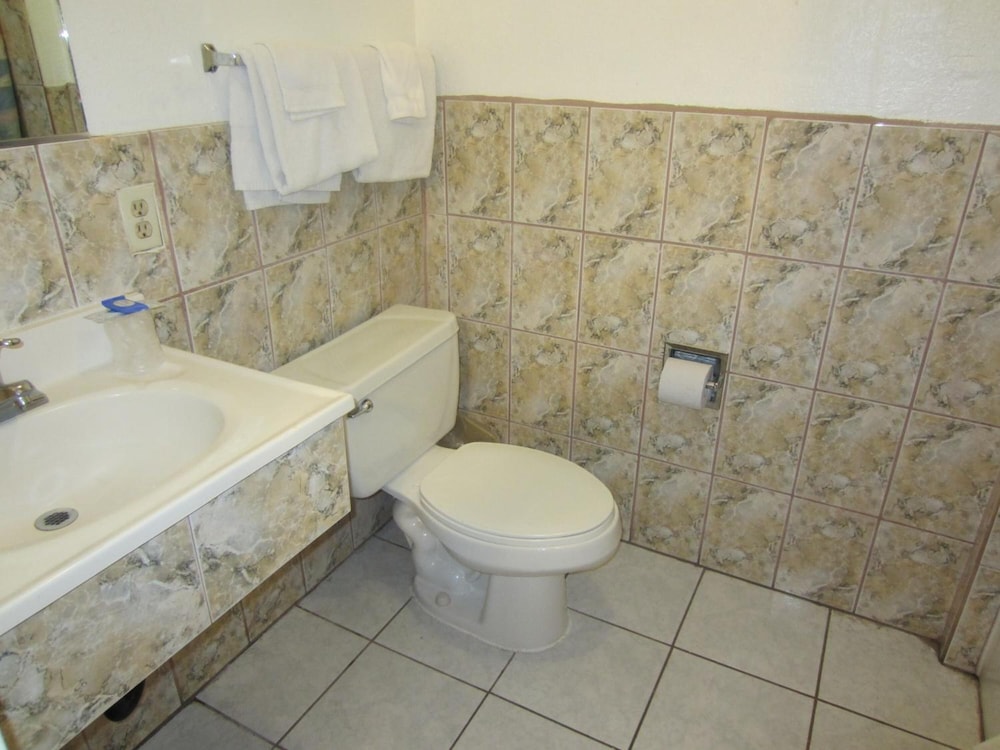 Travel Eagle Inn 51/55