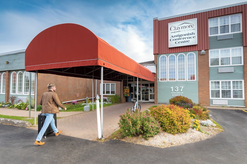 Claymore inn & Suites 35/40