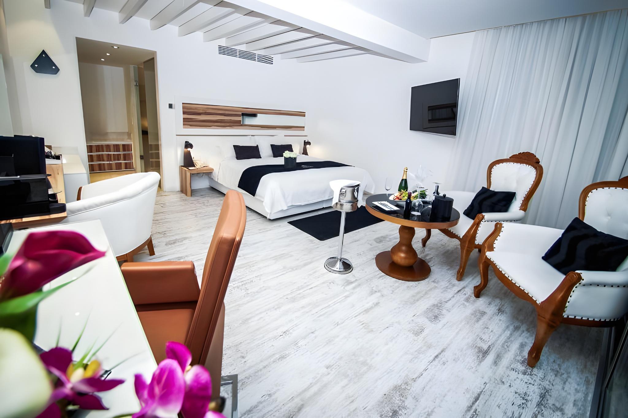 JUNIOR SUITE, EXECUTIVE, SEA VIEW, BALCONY
