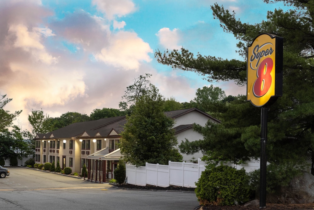 Super 8 by Wyndham Nyack NY 1/37