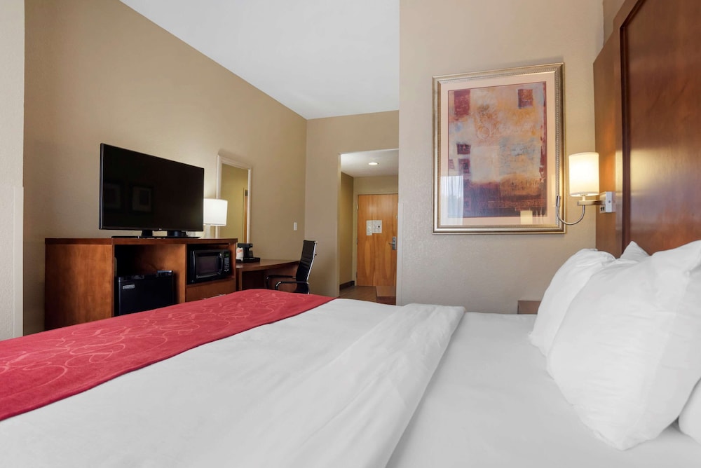 Comfort Suites Oxford I-20 exit 188 17/45