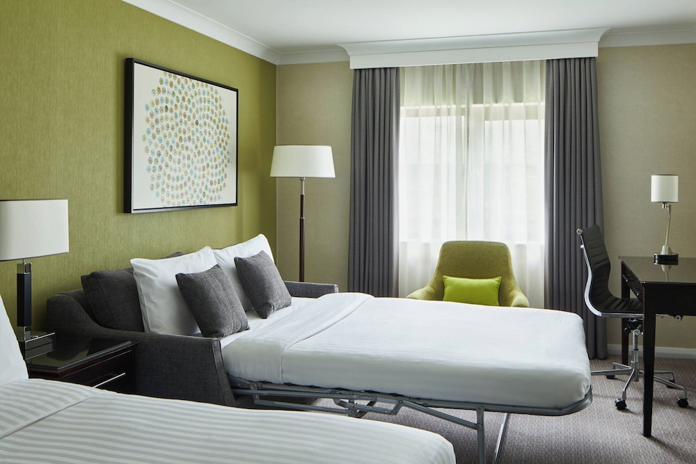 غرفة ديلوكس بسرير كينج مع أريكة، Delta Hotels by Marriott Manchester Airport 4/8
