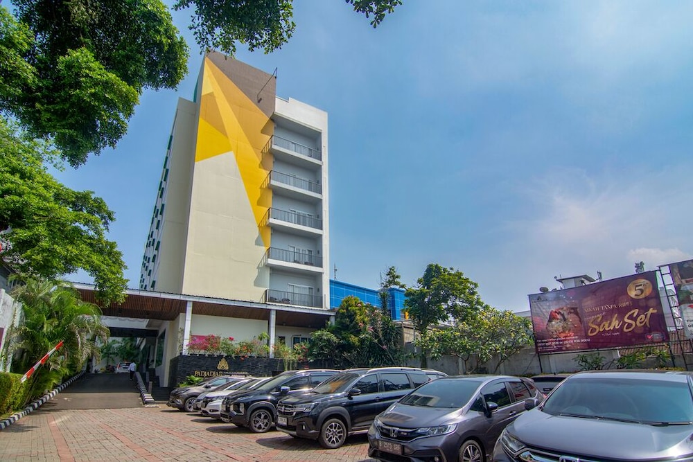 Padjadjaran Hotel 67/70