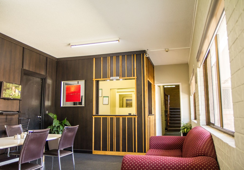 Ascot Budget Inn 56/77