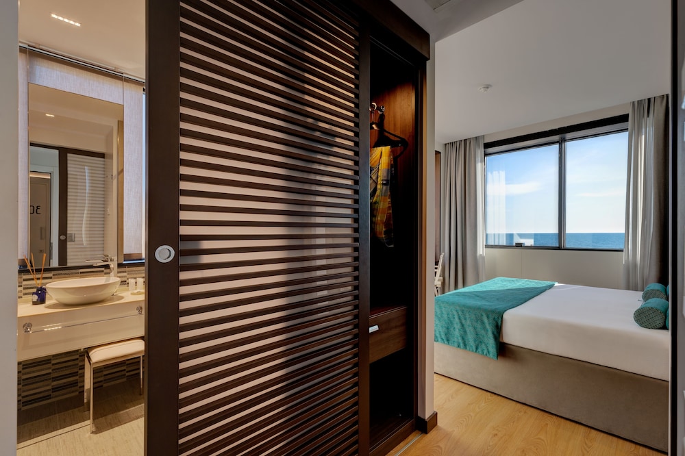 Fly Deco Hotel 49/66