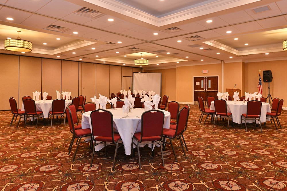 HOLIDAY INN NEW LONDON - MYSTIC AREA 44/59