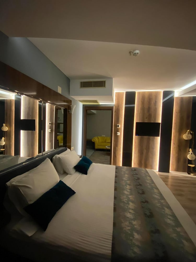 Yucel Hotel 12/50