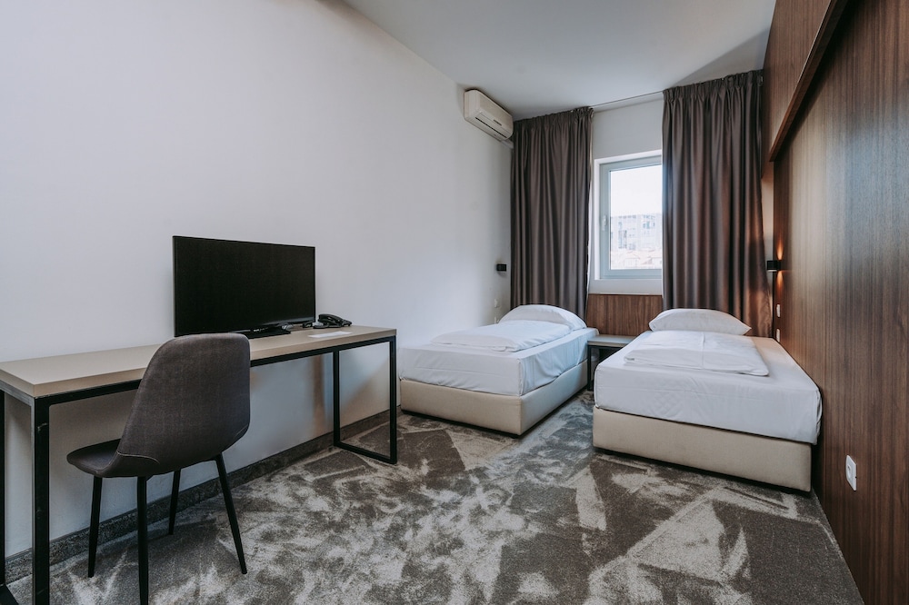 Slisko Hotel 58/66