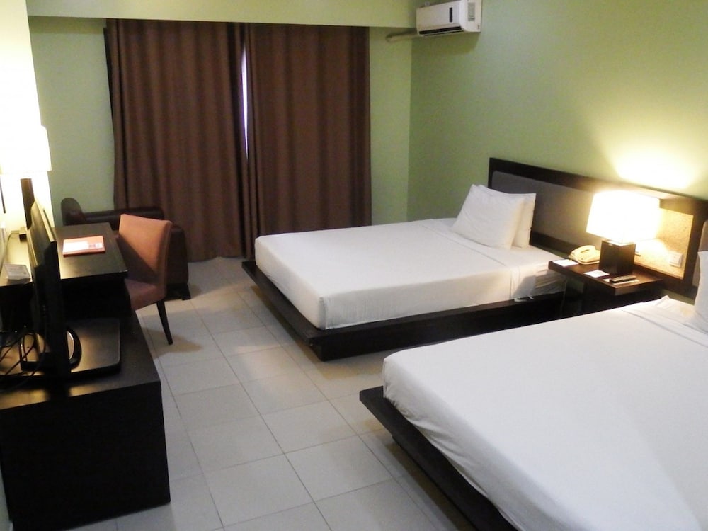 Tanza Oasis Hotel And Resort 14/50