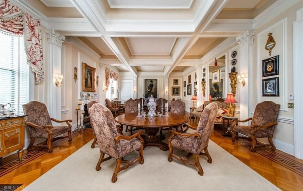 Burke Mansion 23/43
