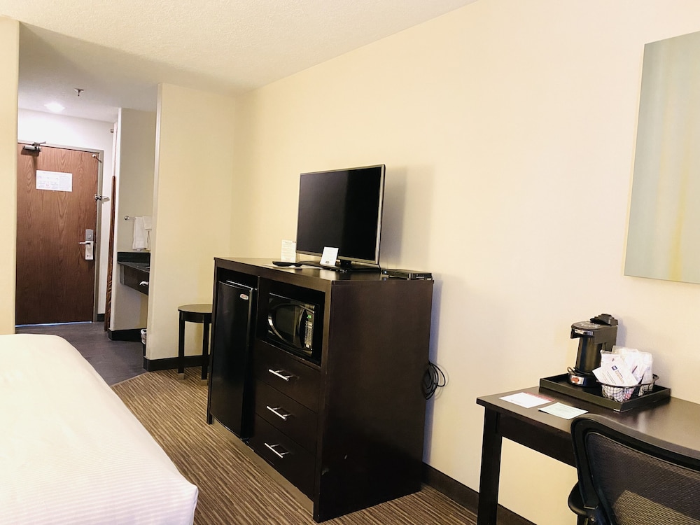 Best Western Plus The Four Corners Inn 54/69
