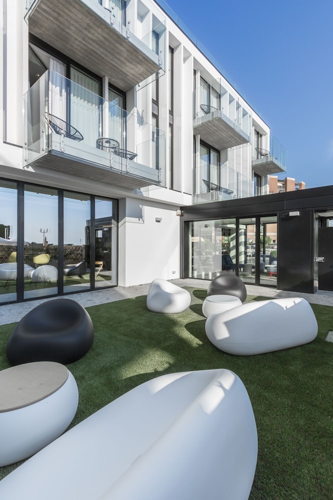 Maisonme Boutique Hotel 44/50
