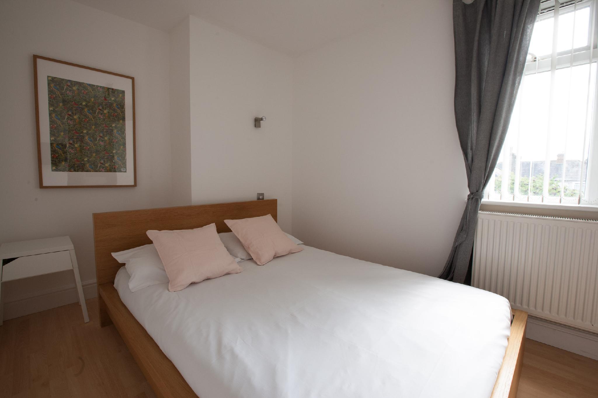 Tooting Rooms & Studio by PrimeCityHosts 4/10