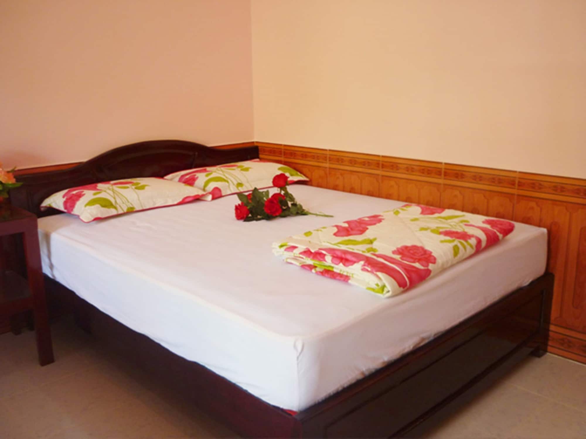 ROOM, DOUBLE BED