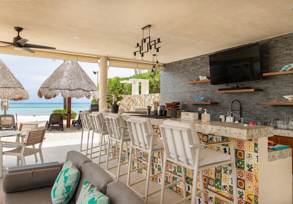 The Elements Oceanfront & Beachside Condo Hotel 38/50