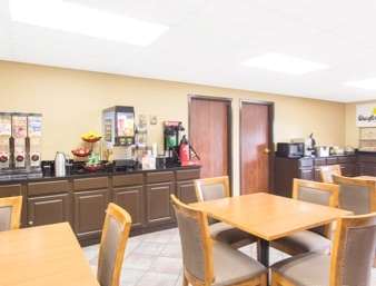 Days Inn By Wyndham Phenix City Near Fort Benning 13/16