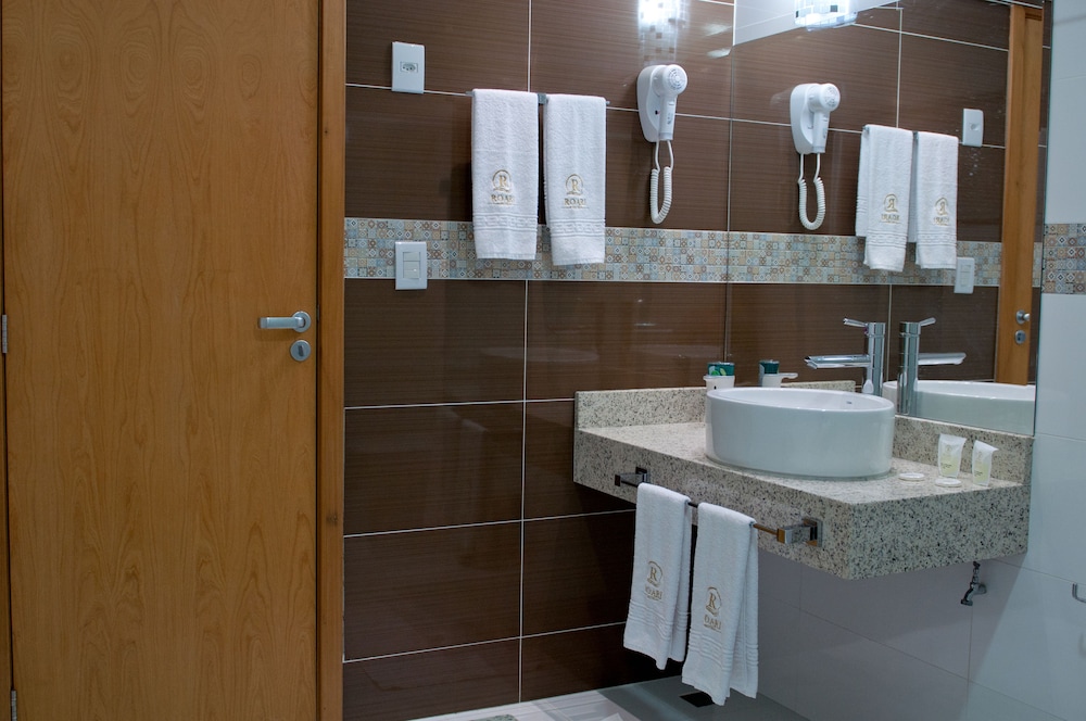 Roari Hotel 42/43