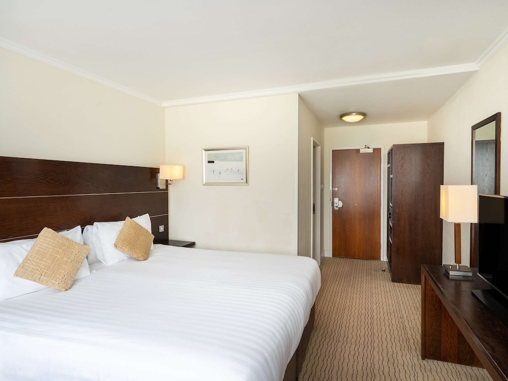 Mercure Maidstone Great Danes Hotel 12/75