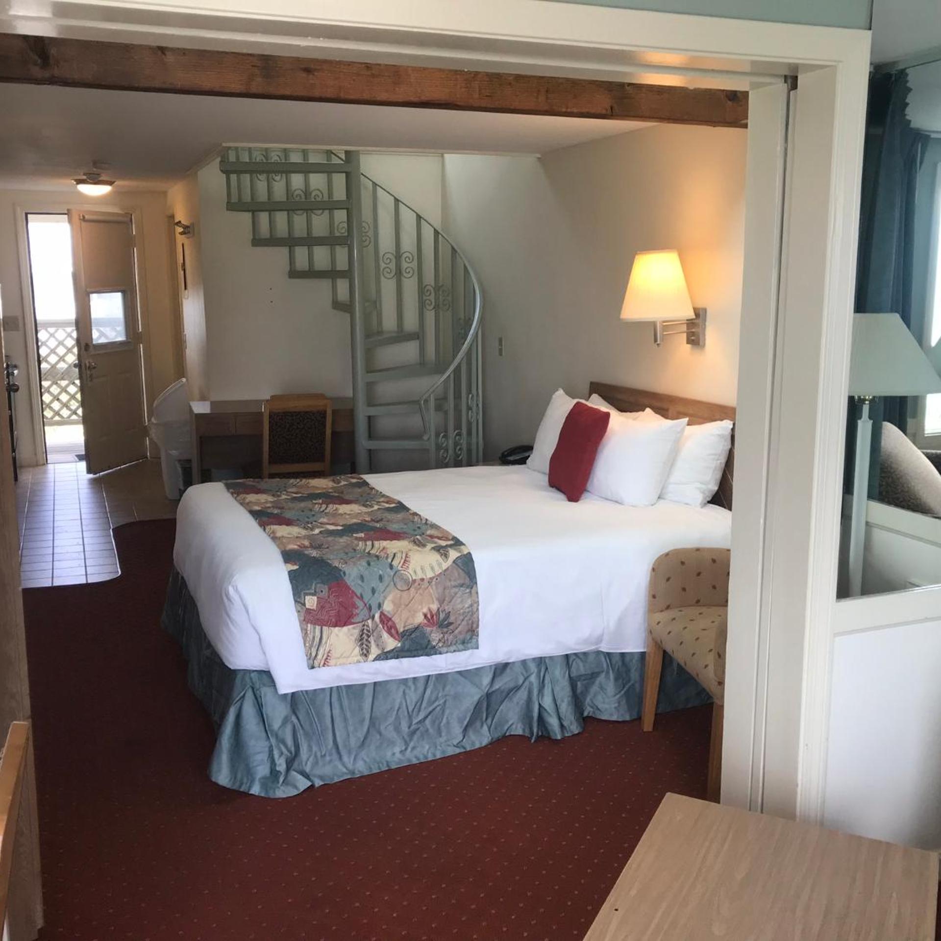 The Corsair & Cross Rip Oceanfront Hotel 8/50