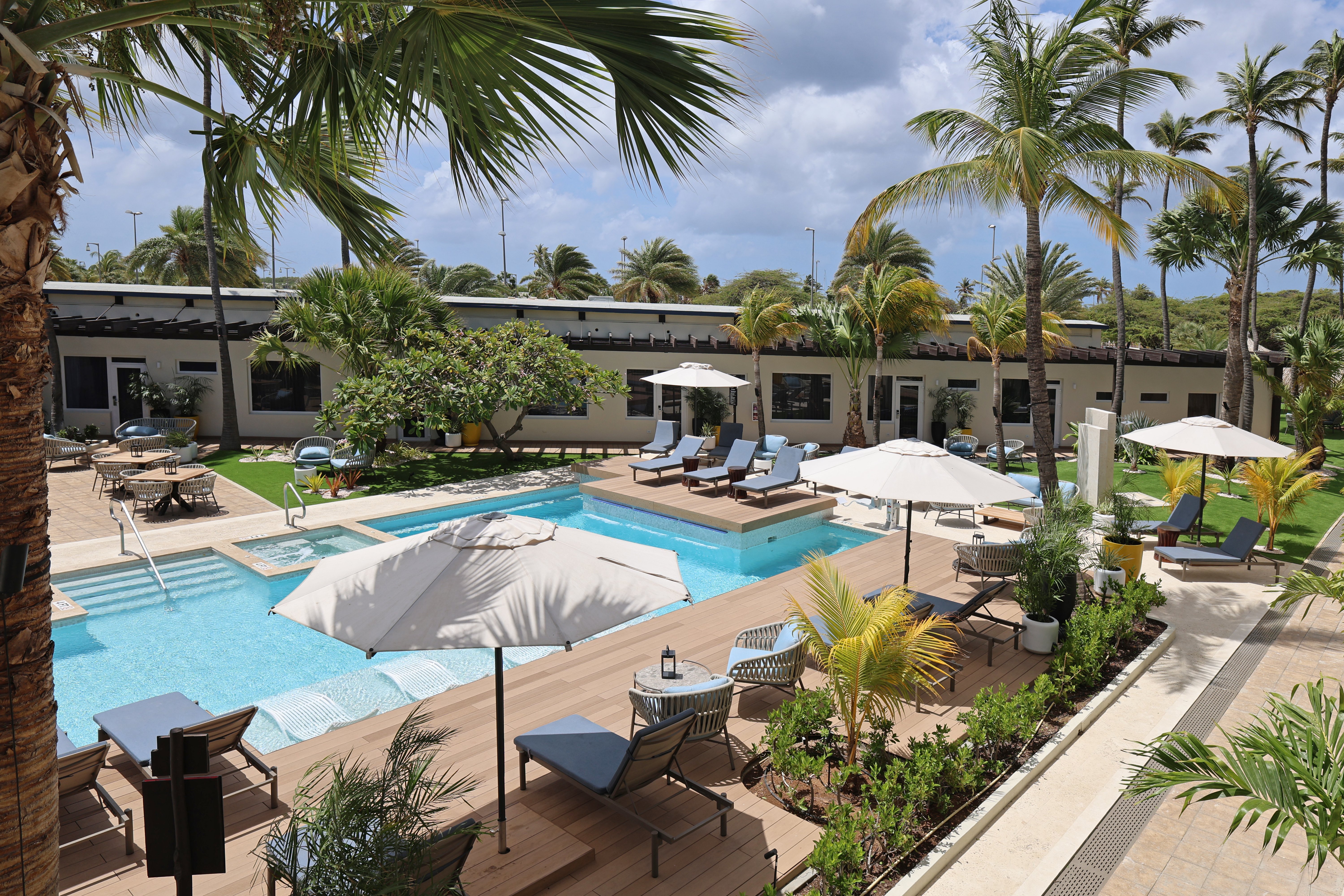Voco Surfside Aruba by IHG 37/90