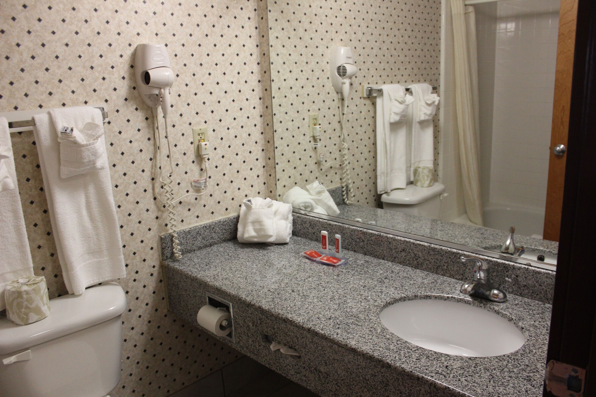 غرفة قياسية بسريرين مزدوجين للمدخنين، Econo Lodge Andrews Air Force Base 4/4