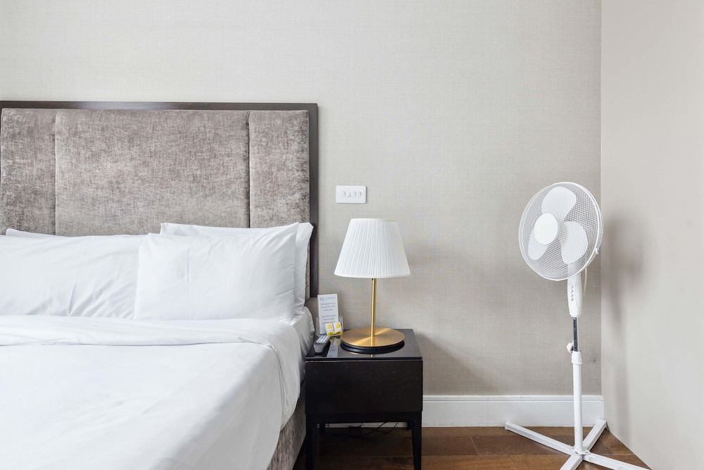 Valet Apartments Golden Square 8/22